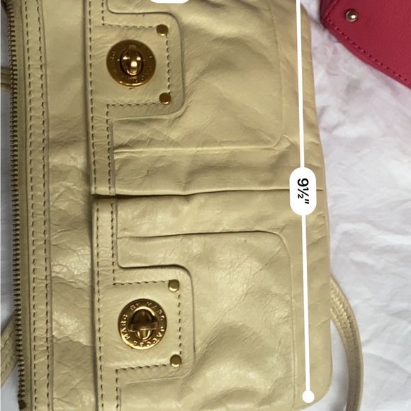 Marc By Marc Jacobs Crossbody Cream Leather Purse Pockets Turnlock Brass - Picture 15 of 15